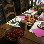 鸢尾酒店