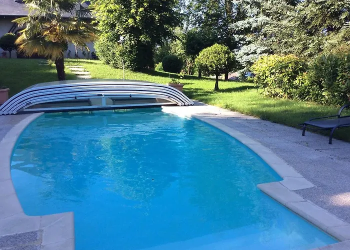 Demeure D'hotes Les Irisynes Bed & Breakfast 3*