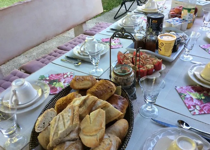 Demeure D'hotes Les Irisynes Bed & Breakfast 3*