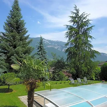 Demeure D'hotes Les Irisynes Bed & Breakfast 3*