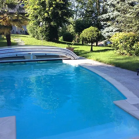 Demeure D'hotes Les Irisynes Bed & Breakfast 3*